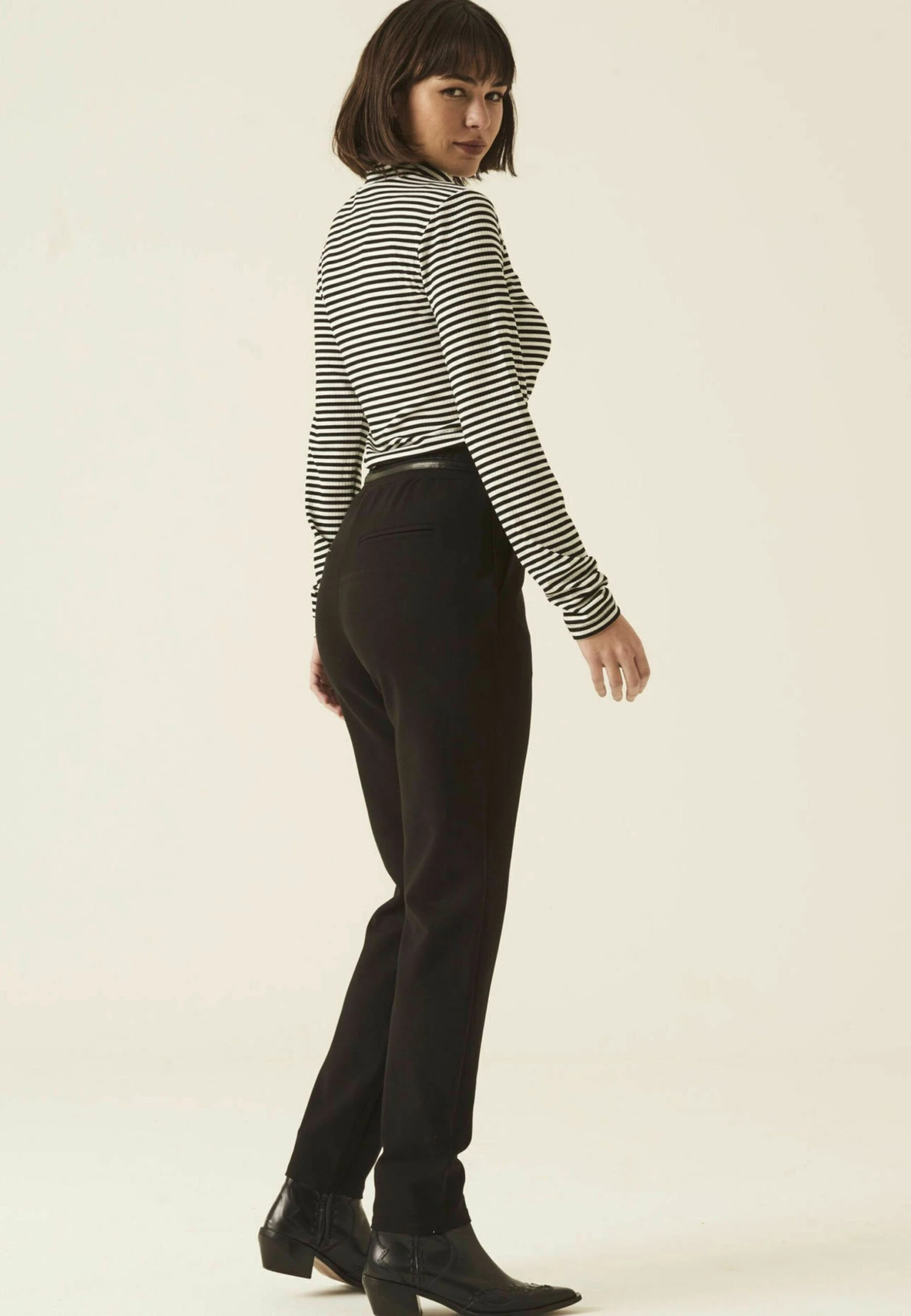 Garcia Broek - Black 4 Garcia Broek - Black - Afbeelding 2