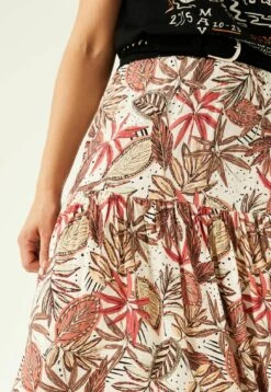 Garcia Plooirok - Rouge Red 10 Garcia Plooirok - Rouge Red -Clothing 1c8b5b50b7cb4ad89a2ecdab858686bc