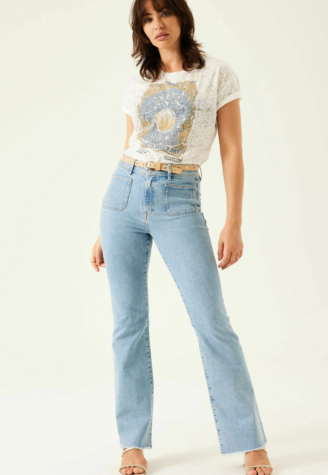 Garcia Flared Jeans - Medium Used 3 Garcia Flared Jeans - Medium Used