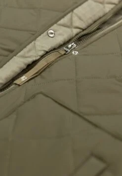 Garcia Quilted- Winterjas - Olive Night 11 Garcia Quilted- Winterjas - Olive Night -Clothing 497211bc409a4bf7ad254adcede7e8d0