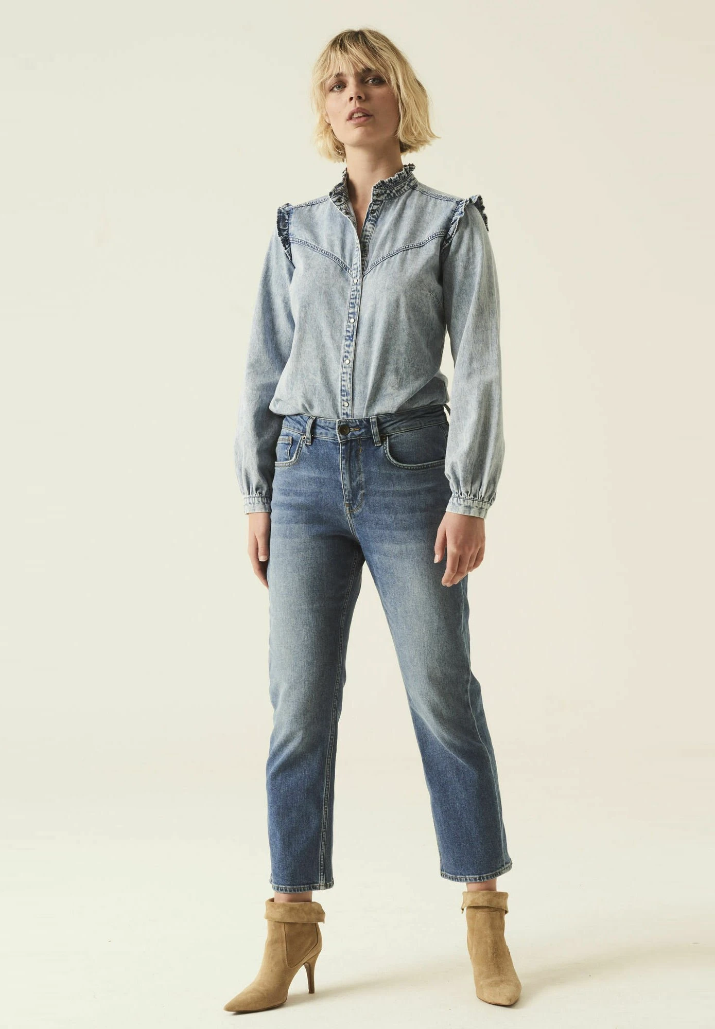 Garcia 295 Luisa - Straight Leg Jeans - Medium Used 3 Garcia 295 Luisa - Straight Leg Jeans - Medium Used