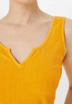 Garcia Top - Tuscan -Clothing 5e1856fc22874359b61b96c9afa8d04e