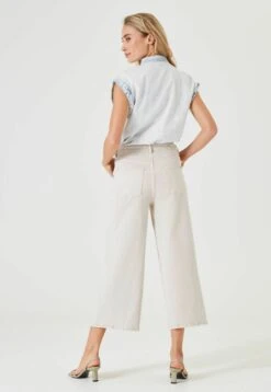 Garcia With Wide Fit - Flared Jeans - Sesame 9 Garcia With Wide Fit - Flared Jeans - Sesame -Clothing 7e55ed6020a94db38dbded10799b6879