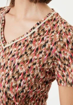 Garcia T-Shirt Print - Golden Brown 10 Garcia T-Shirt Print - Golden Brown -Clothing 8188559491ad4b0fbf68ff46450ad5f0