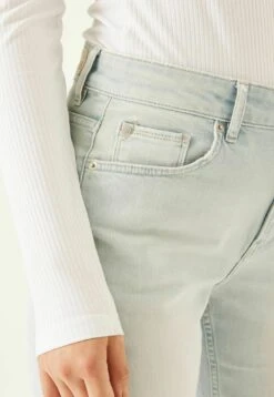 Garcia Luisa- Straight Leg Jeans - Bleached 9 Garcia Luisa- Straight Leg Jeans - Bleached -Clothing 8378fa5a8fc0463993506e4b6c55b83a