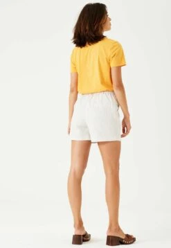 Garcia Shorts - Off White 9 Garcia Shorts - Off White -Clothing 8f6f9ae7af9c49328916a23af5aa6179