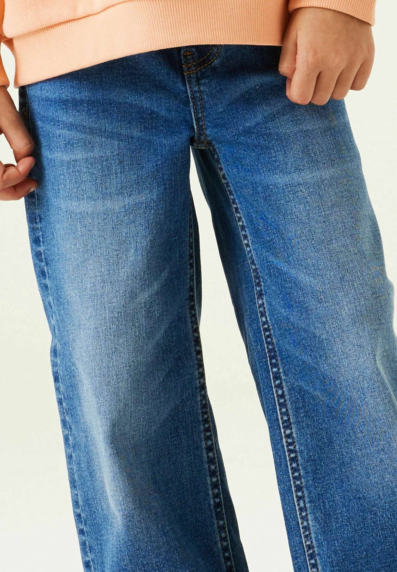 Garcia Wide Fit - Straight Leg Jeans - Medium Used 3 Garcia Wide Fit - Straight Leg Jeans - Medium Used