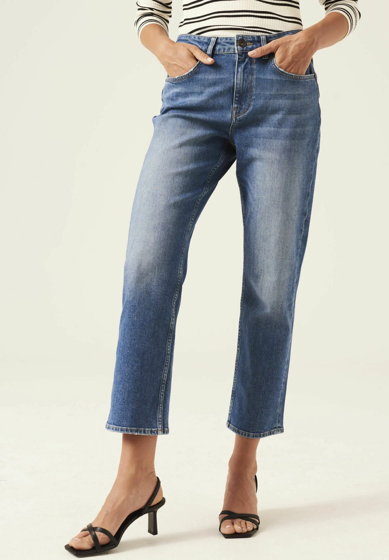 Garcia Luisa - Straight Leg Jeans - Medium Used 3 Garcia Luisa - Straight Leg Jeans - Medium Used