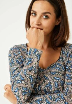 Garcia Longsleeve - Longsleeve - Navy Peony 9 Garcia Longsleeve - Longsleeve - Navy Peony -Clothing bfab87545a3d47dcbded87ff173d061d