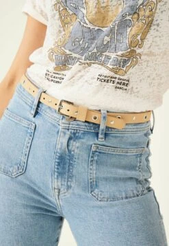 Garcia Flared Jeans - Medium Used 10 Garcia Flared Jeans - Medium Used -Clothing fc77dcfec7d6468eb79394c85ac34b4a