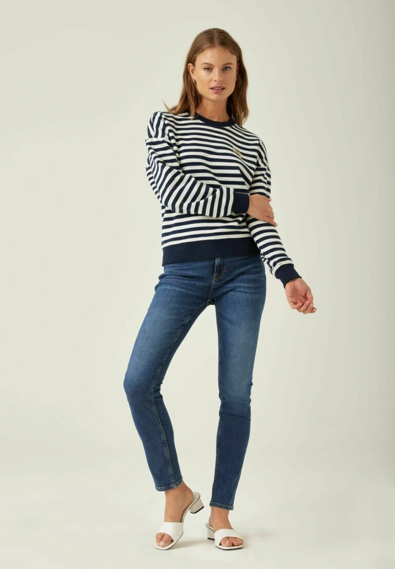 Voorkant -Clothing 3711eb981a424eb5a2650b5900e97eeb 768x1107 1